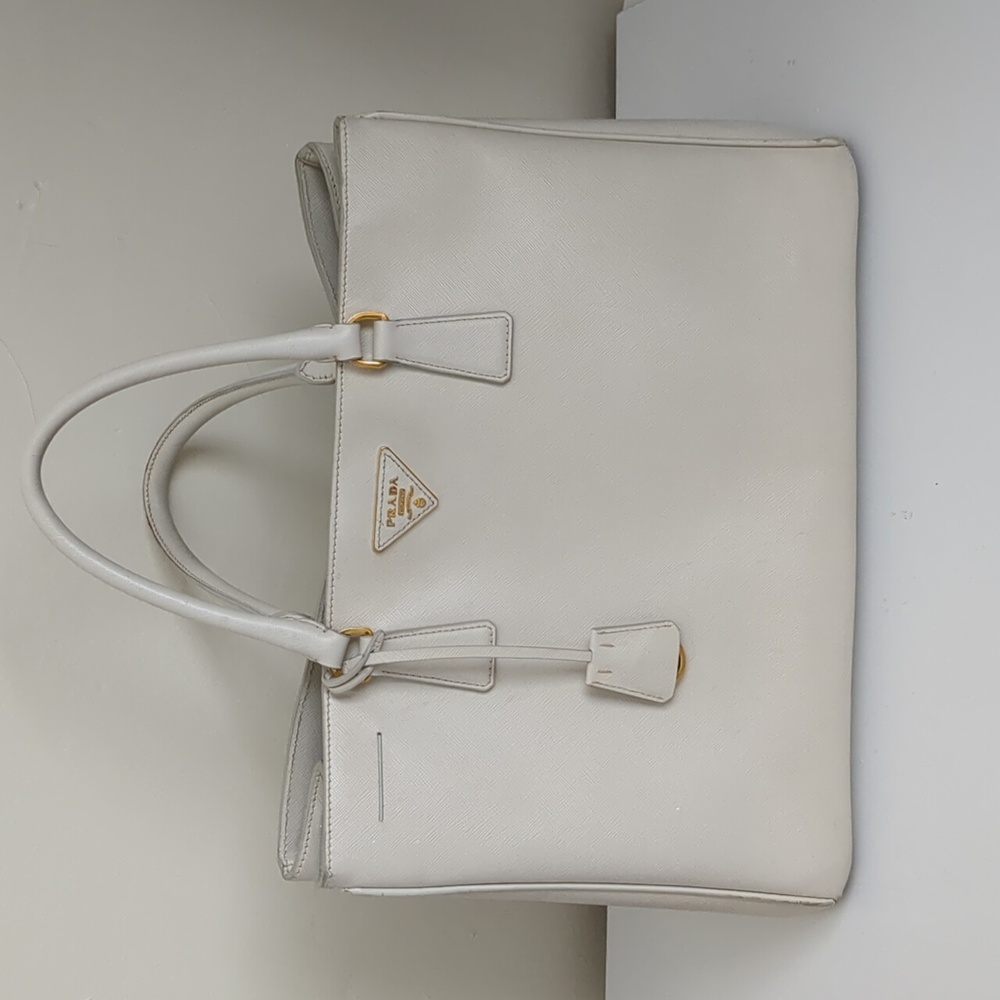 Prada Galleria  Tote Purse Bag Saffiano Leather Medium Grey Beige. No straps